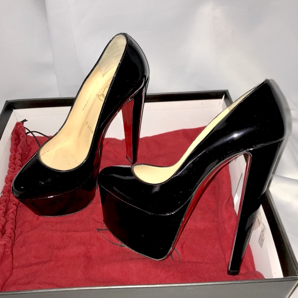 Louboutin Alta Vicky black patent leather